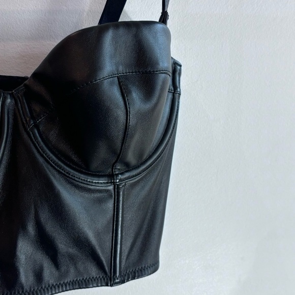 VICTORIA’S SECRET Sz 32C Bra Bustier Faux Leather Adjustable Back And Straps - Picture 3 of 11